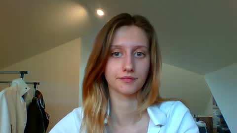 L U N A  online show from 02-14-25, 03:05