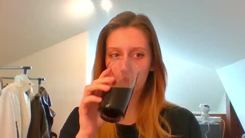 L U N A  online show from 03-05-25, 02:45