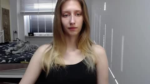 L U N A  online show from 09-10-25, 05:29