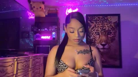 Snapshot of lunaa_11 chatting on 05-22-26, 05:25 lunaa_11 online show from 05-22-26, 05:25