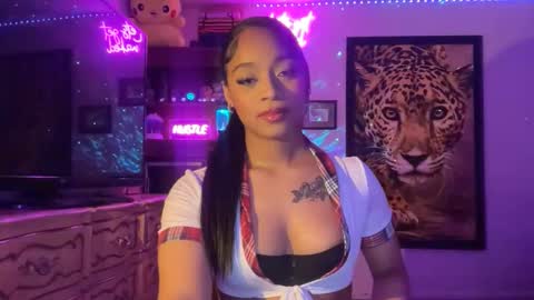 Snapshot of lunaa_11 chatting on 06-11-26, 06:11 lunaa_11 online show from 06-11-26, 06:11