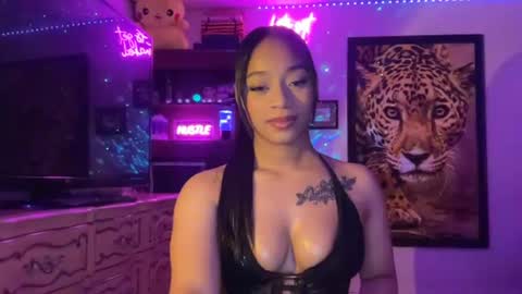 Snapshot of lunaa_11 chatting on 06-12-26, 06:12 lunaa_11 online show from 06-12-26, 06:12