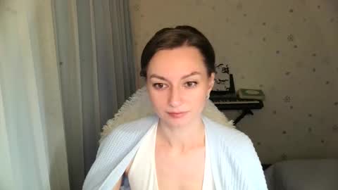 lunaa_bluee online show from 11-09-25, 07:01