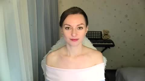 lunaa_bluee online show from 11-16-25, 07:52