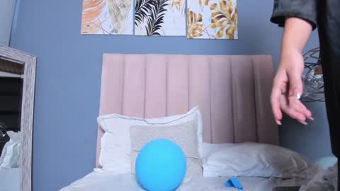 Snapshot of lunaa_lynch chatting on 12-24-24, 02:54 Luna online show from 12-24-24, 02:54