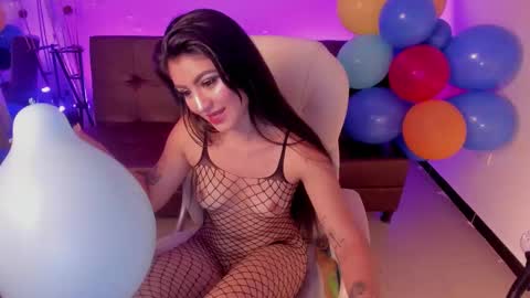 Snapshot of lunaa_lynch chatting on 11-14-25, 09:13 Luna online show from 11-14-25, 09:13