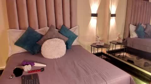 lunaa_moonn online show from 05-23-26, 07:29