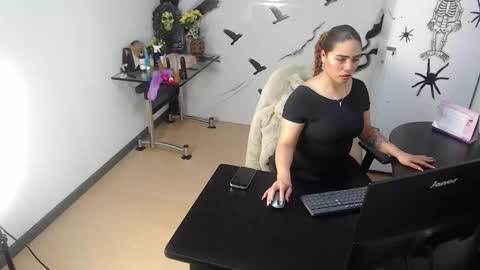 lunaaitana online show from 10-24-25, 02:35