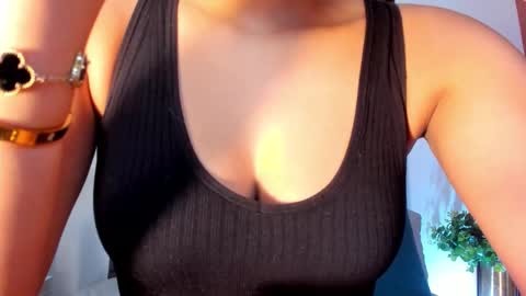 Luna Aspen online show from 12-19-25, 02:35