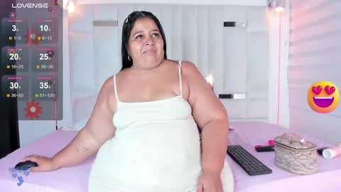 Snapshot of lunaasweett chatting on 09-13-25, 12:49    online show from 09-13-25, 12:49