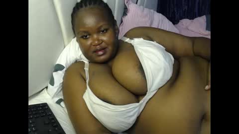 lunabloom01 online show from 02-11-26, 01:10