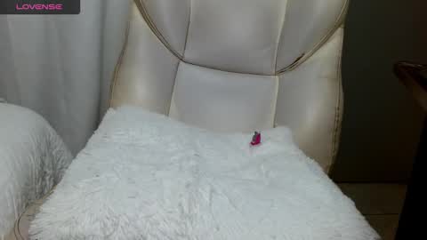 Snapshot of lunadread chatting on 10-09-25, 05:16 Luna Dread online show from 10-09-25, 05:16