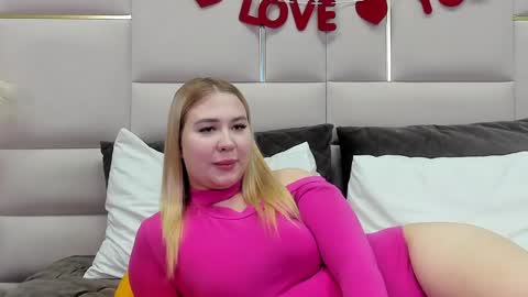 Snapshot of lunahouston chatting on 02-23-25, 07:07 LunaHouston online show from 02-23-25, 07:07