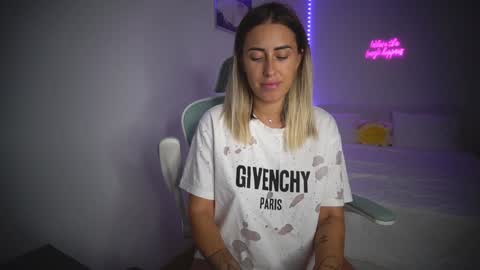 Snapshot of lunaink_ chatting on 10-28-25, 03:14 Laura online show from 10-28-25, 03:14