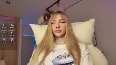 Luna online show from 12-05-25, 01:36