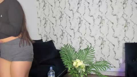 Snapshot of lunaliaa_ chatting on 06-12-26, 05:39 Lunalia online show from 06-12-26, 05:39