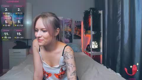 Snapshot of lunaluxyx chatting on 09-29-25, 03:39 Luna online show from 09-29-25, 03:39