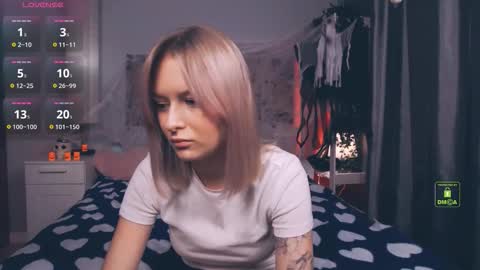 Snapshot of lunaluxyx chatting on 10-12-25, 03:33 Luna online show from 10-12-25, 03:33