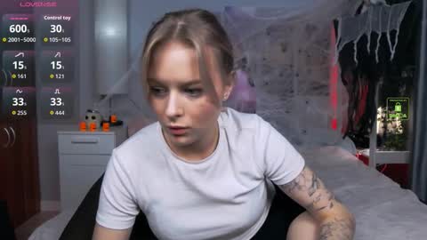 Snapshot of lunaluxyx chatting on 10-20-25, 02:50 Luna online show from 10-20-25, 02:50