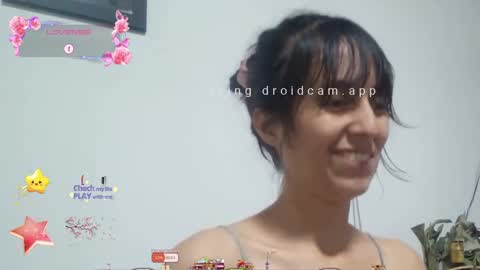 Snapshot of lunamoon_17 chatting on 01-27-25, 11:00 LUNA online show from 01-27-25, 11:00