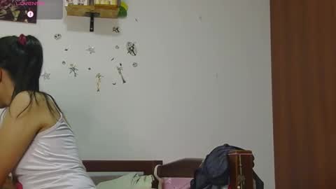 Snapshot of lunamoon_17 chatting on 11-12-25, 01:06 LUNA online show from 11-12-25, 01:06