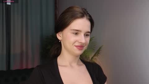 lunaolivia_ online show from 09-22-25, 12:40