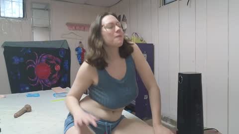 lunaquinn45 online show from 01-31-25, 03:11