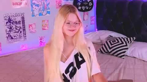 lunariafox online show from 07-28-26, 04:39