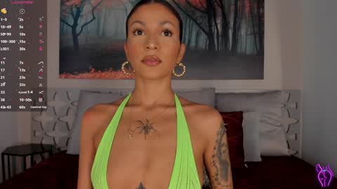 Luna Ruso  online show from 01-25-25, 08:10