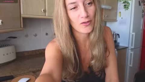 Snapshot of lunary_mix chatting on 10-06-25, 09:29 Luna online show from 10-06-25, 09:29