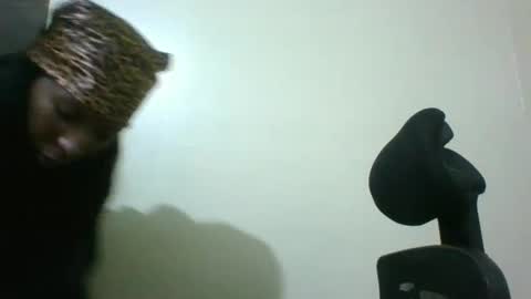 Snapshot of lunashow1 chatting on 12-20-25, 06:15 LunaShow1 online show from 12-20-25, 06:15