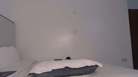 Luna online show from 04-28-26, 04:01