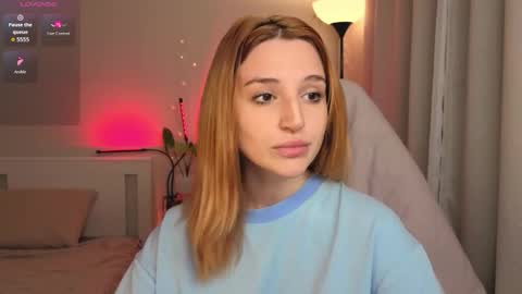 Kate online show from 10-16-25, 04:19