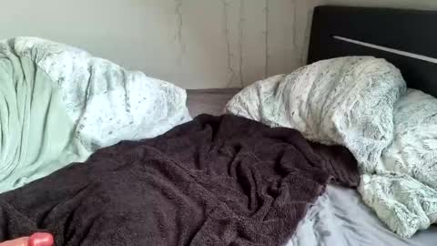 Snapshot of lunaticminx chatting on 01-18-25, 03:38 Luna powered by bitch dust online show from 01-18-25, 03:38