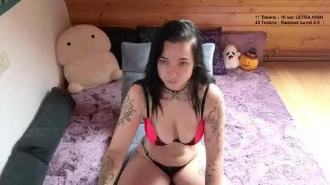 Snapshot of lunaticminx chatting on 10-17-25, 12:30 Luna powered by bitch dust online show from 10-17-25, 12:30