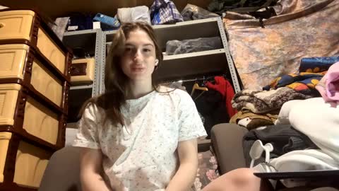 Mia online show from 04-03-26, 03:43