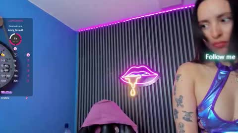 Snapshot of lunavelvet15 chatting on 09-23-25, 11:35  LUNA online show from 09-23-25, 11:35