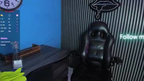 Snapshot of lunavelvet15 chatting on 10-03-25, 11:46  LUNA online show from 10-03-25, 11:46