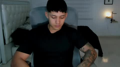 Snapshot of lunay_xtreemboy chatting on 05-12-26, 11:57 Lunay online show from 05-12-26, 11:57