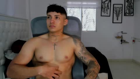 Snapshot of lunay_xtreemboy chatting on 05-23-26, 05:28 Lunay online show from 05-23-26, 05:28