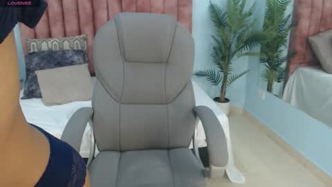 Snapshot of lunilove_ chatting on 03-05-26, 08:27 Luni Love online show from 03-05-26, 08:27