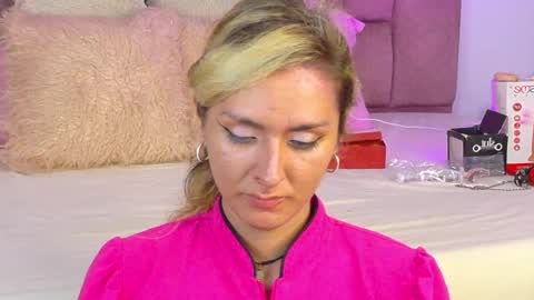 lunitadiva online show from 11-18-25, 01:26