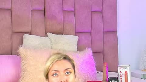 lunitadiva online show from 11-28-25, 02:42