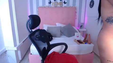 Snapshot of lunna_boobs20 chatting on 10-10-25, 04:22 lunna_boobs20 online show from 10-10-25, 04:22