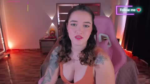 Snapshot of lunna_roosee chatting on 05-14-26, 02:46 LUNA ROSE online show from 05-14-26, 02:46