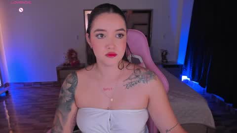 Snapshot of lunna_roosee chatting on 05-27-26, 02:41 LUNA ROSE online show from 05-27-26, 02:41