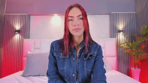 Snapshot of lunnablake chatting on 05-14-26, 04:08 L U N N A online show from 05-14-26, 04:08