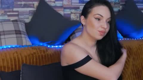 LunnaGray online show from 11-19-25, 07:08