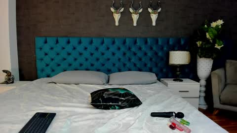 Luna online show from 04-06-26, 03:57