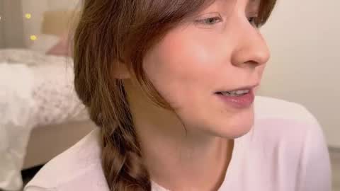 lunoria online show from 12-18-25, 11:00